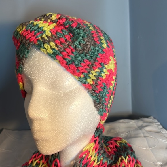 Woman/Girls Handmade combo Ear warmer and Dropped Stitch Infinity Scarf NEW - Picture 3 of 9